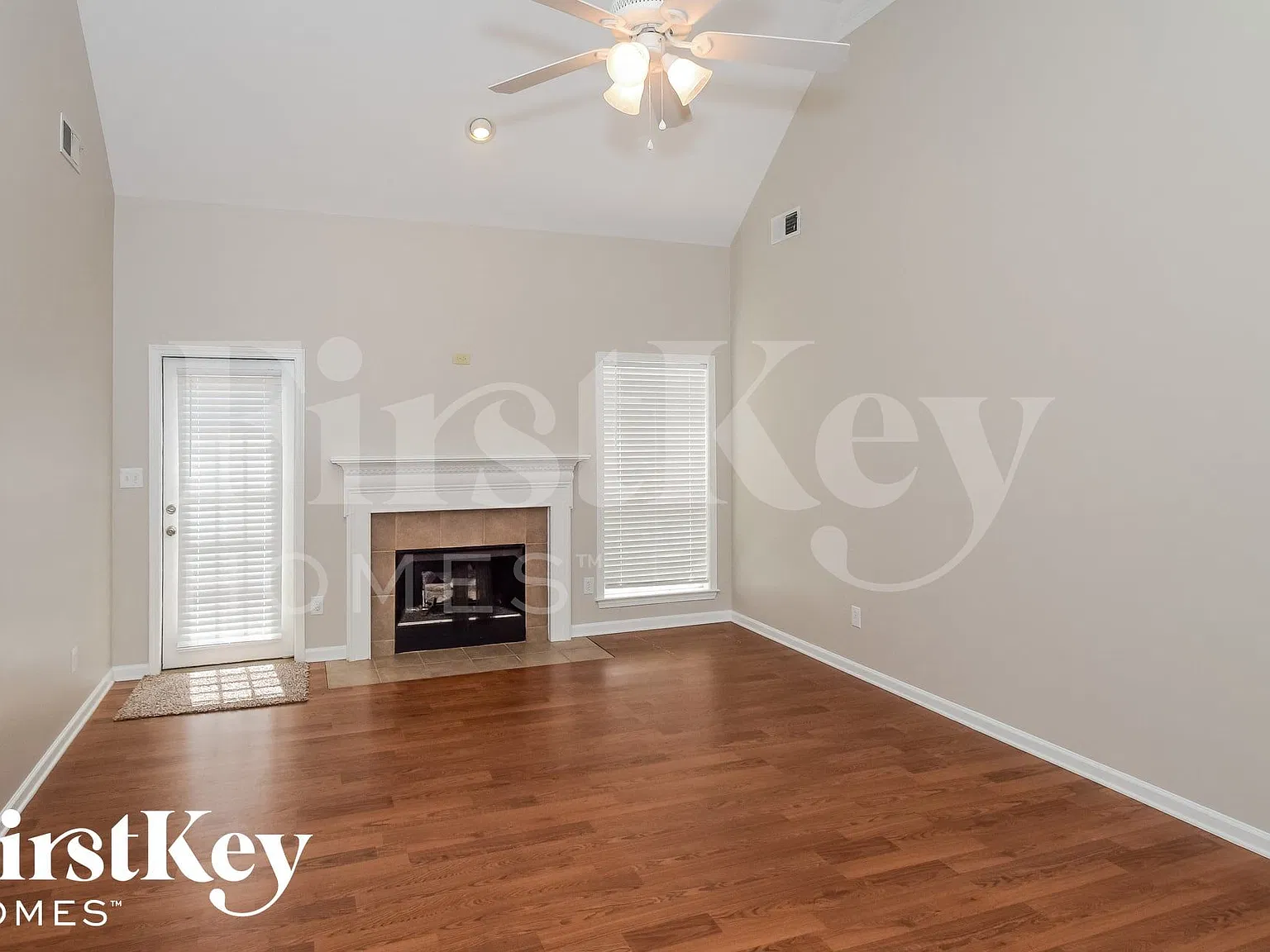 3 bed, 2.0 bath, 1307 sqft, $2,200 — Photo 3