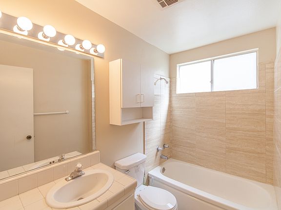 4th image of 18619 Collins St APT F5