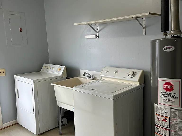 325 W Woodruff Ave — Photo 3
