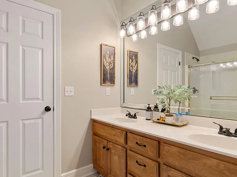 4332 E Ambrose Dr — Photo 26