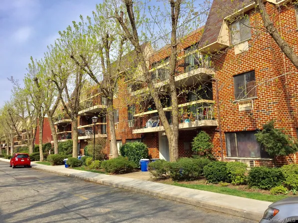 71-35 Sutton Place 3Fl, Fresh Meadows, NY 11365