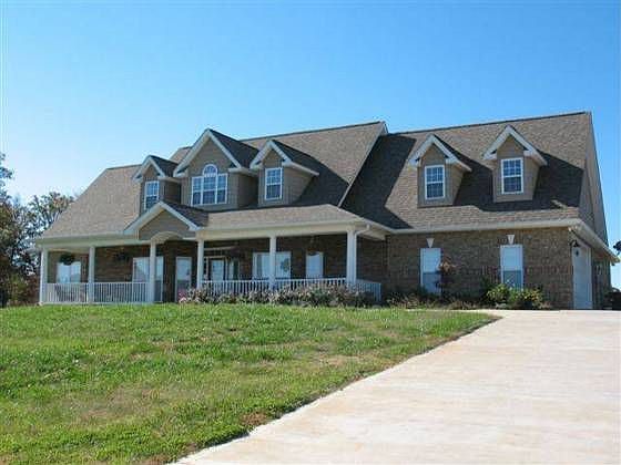 1st image of 2922 Silver Brook Ln
