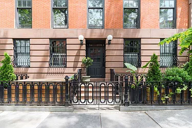 327 West 22nd Street in Chelsea