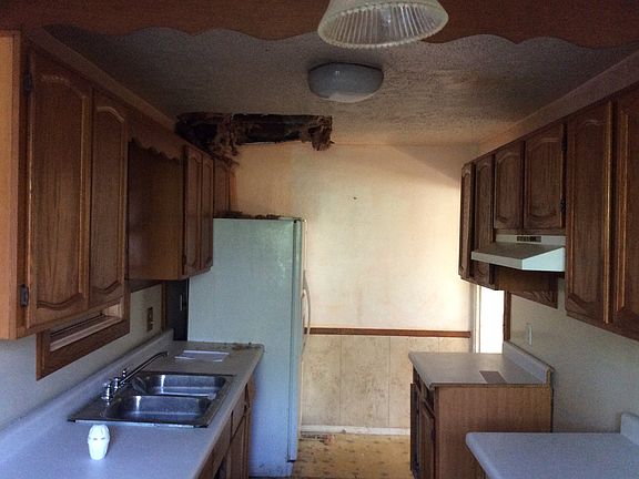 4th image of 4010 N Bolton Ave