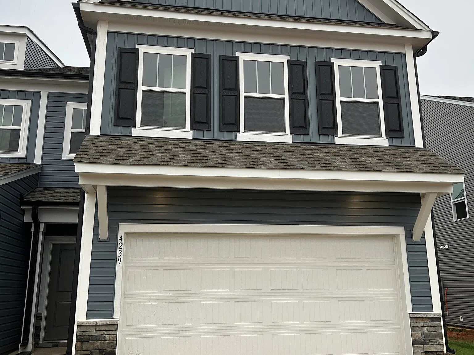3 bed, 2.5 bath, 2174 sqft, $2,200 — Photo 1