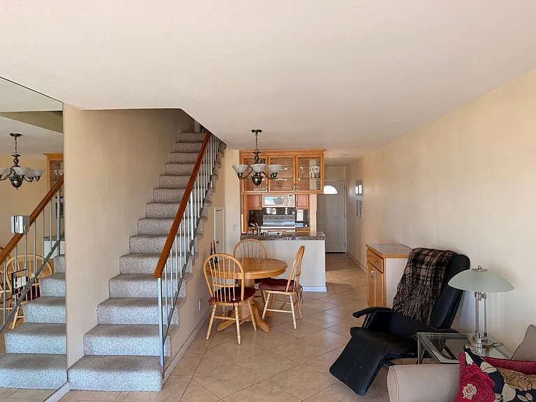223 E Surfside Dr — Photo 9