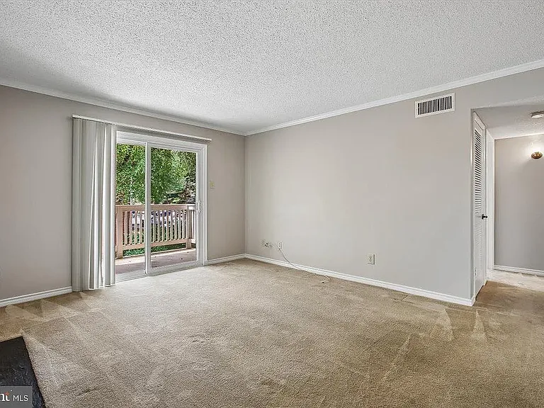 1530 Lincoln Way #203 — Photo 8