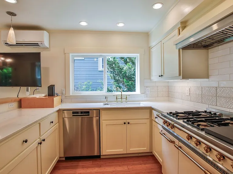 1086 Village Loop — Photo 10