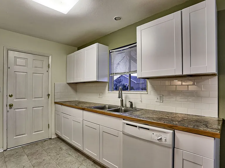 1137 Timber Ln — Photo 10