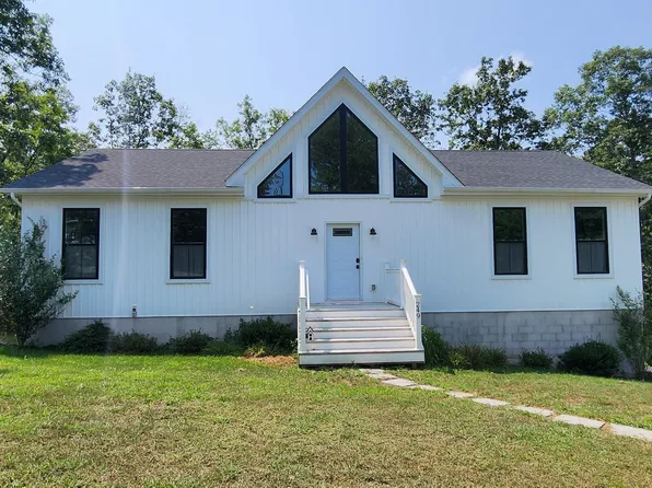 249 Fairview Oaks Ln, Berkeley Springs, WV 25411