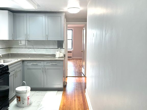 2nd image of 303 Webster Ave APT 5D