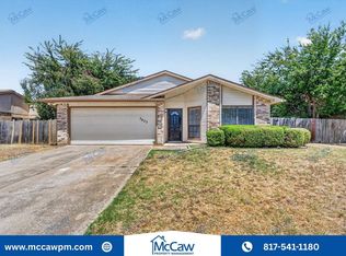 7933 Bermejo Rd, Fort Worth, TX 76112