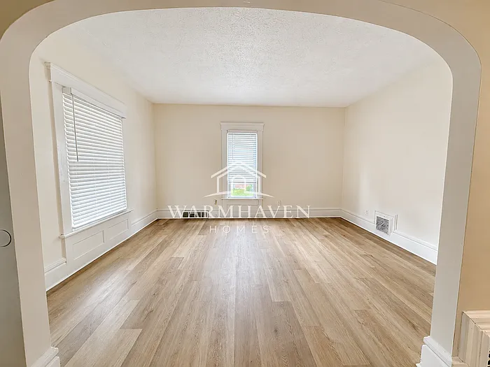 212 Gale St — Photo 3