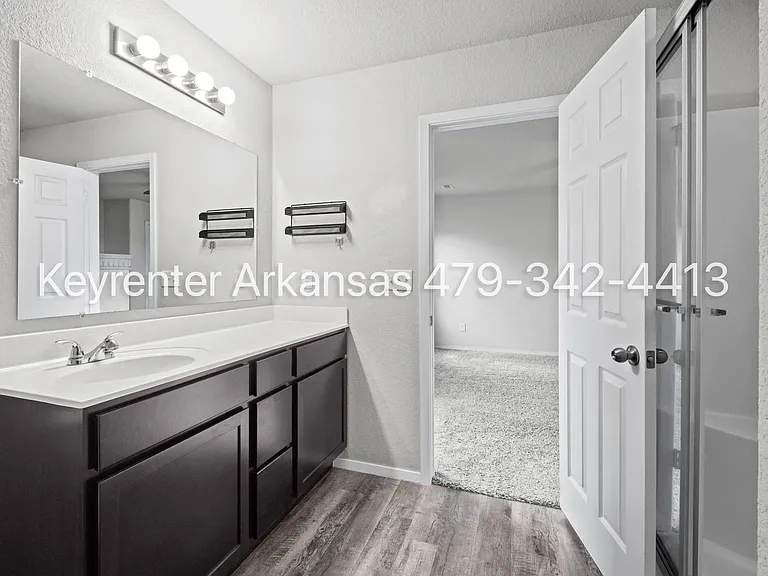 1600 Edinburgh Dr — Photo 20