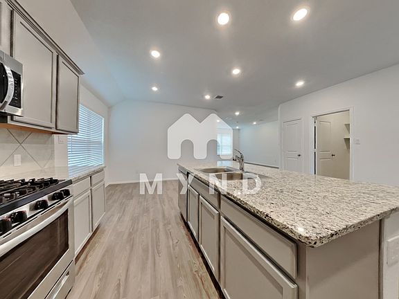 4th image of 433 Pecan Landing Ln