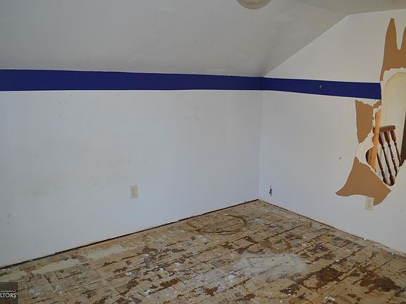5th image of 414 1st St NE