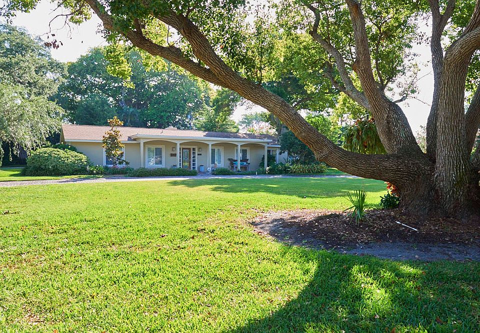 Parklike 2/3 acre lot