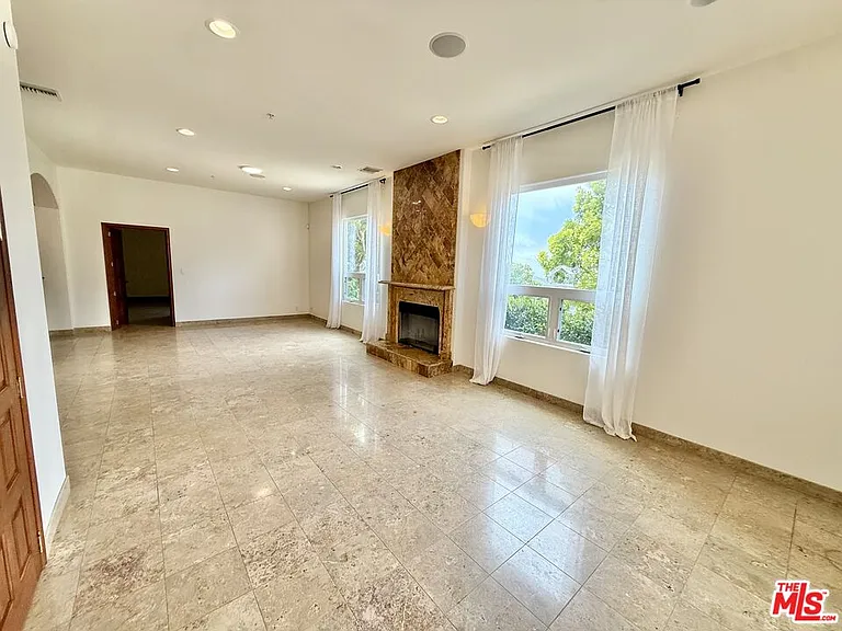 10827 Pacific View Dr — Photo 10