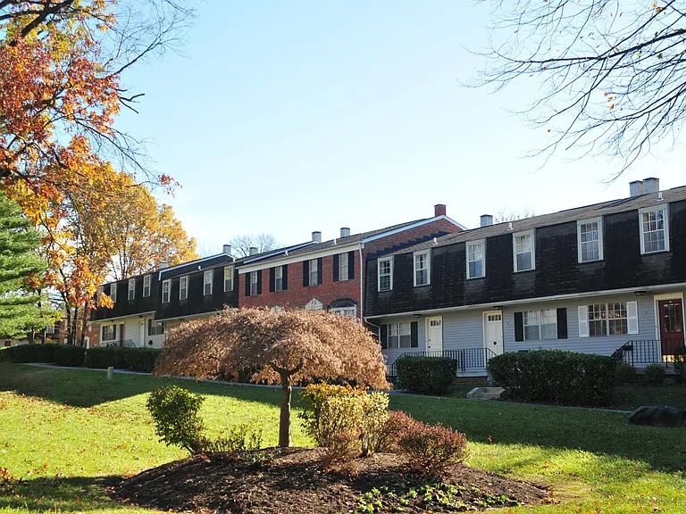 Walden Circle Townhouses — Photo 12