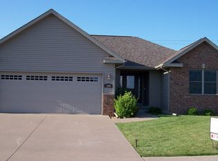 1208 3rd St, Durant, IA 52747