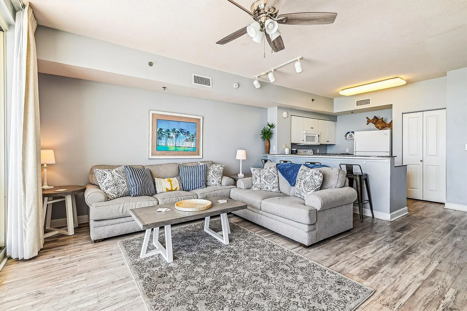 1 bed, 2.0 bath, 904 sqft, $3,062 — Photo 3