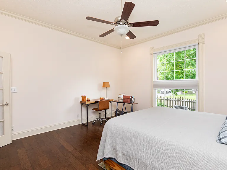 1502 Woodlawn Ave — Photo 29