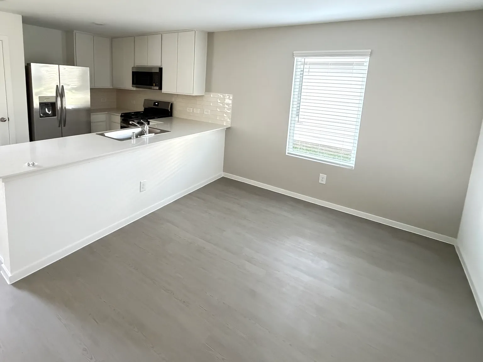 4 bed, 2.5 bath, 1979 sqft, $2,150 — Photo 3