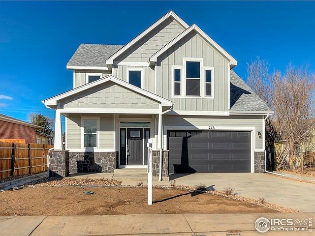 Craftsman Style. No HOA, Mountain Views!