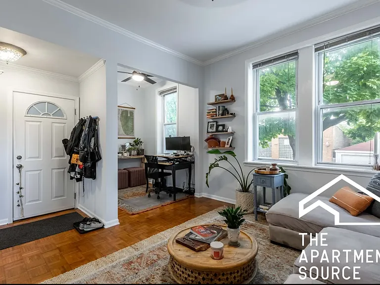2223 W Wellington Ave #1F — Photo 1