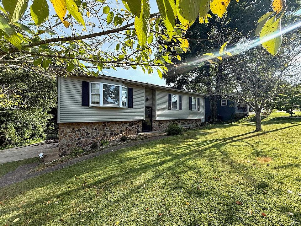 1st image of 104 Sparks Dr