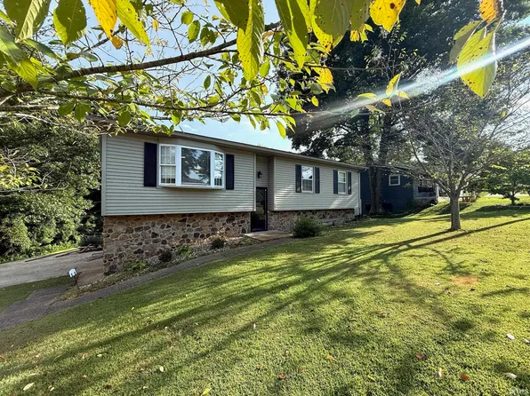 104 Sparks Dr, Oolitic, IN 47451