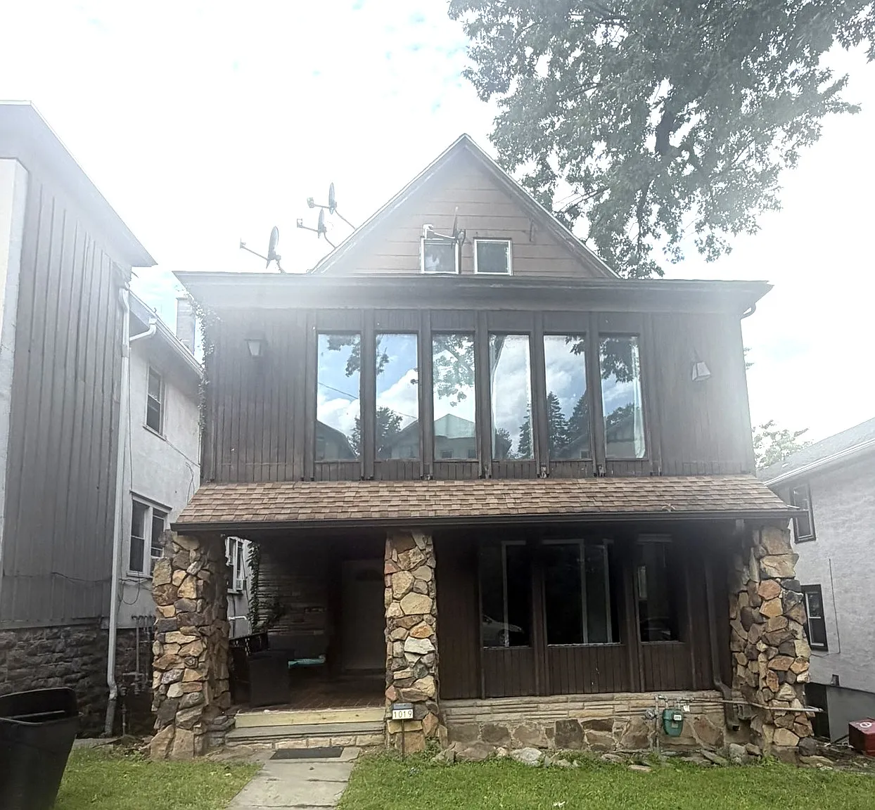 3 bed, 1000 sqft, $1,295 — Photo 1