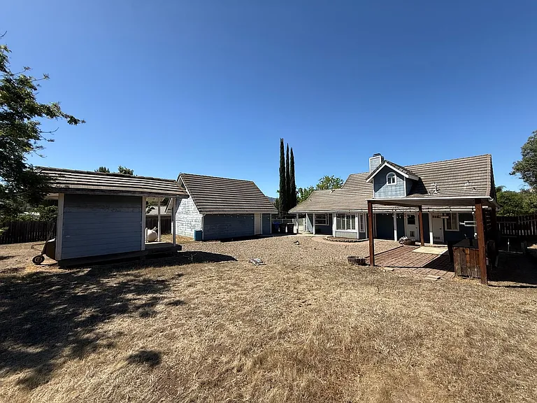 16327 Bassett Ct — Photo 17