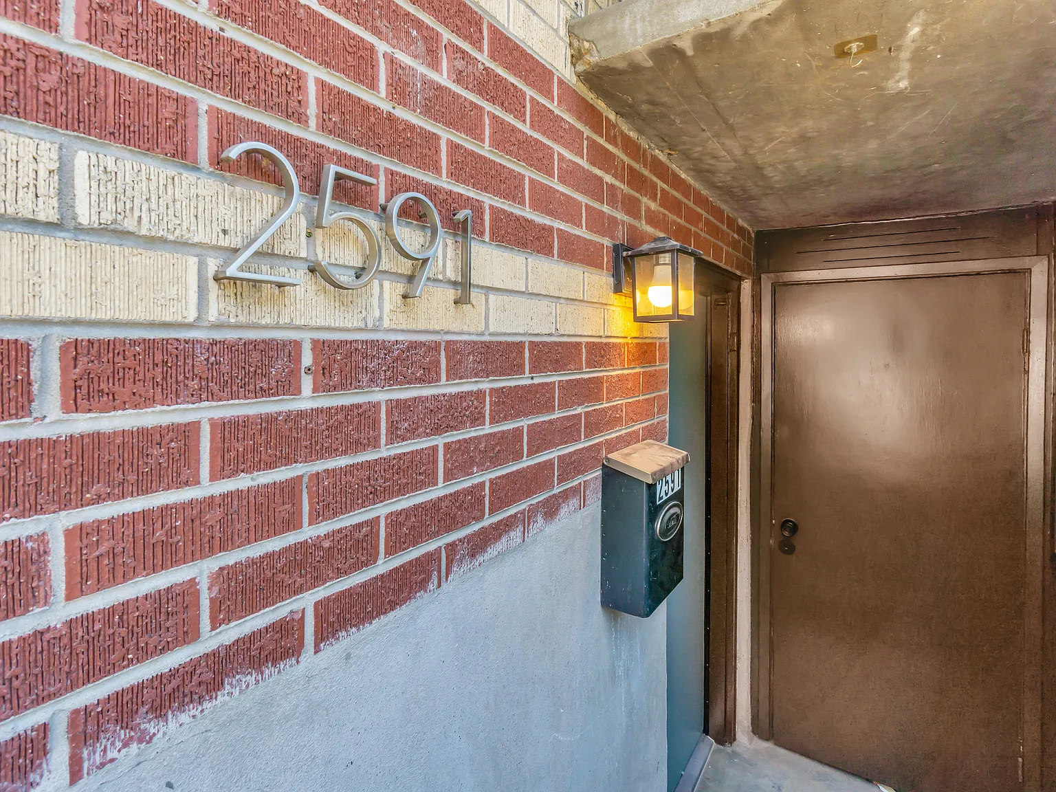 2 bed, 975 sqft, $2,000 — Photo 3