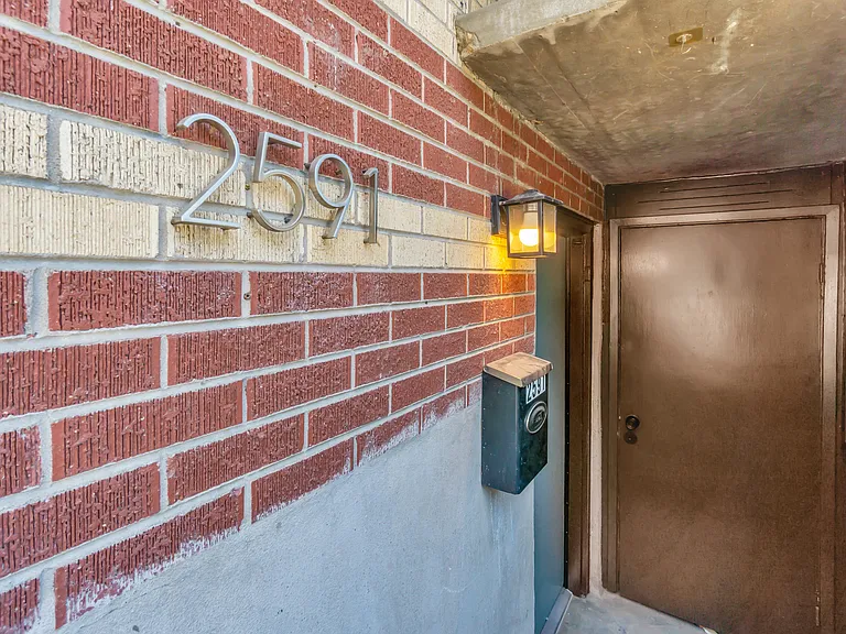 2591 Pierce St — Photo 3