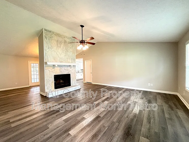 36 Hartley Woods Dr NE — Photo 2