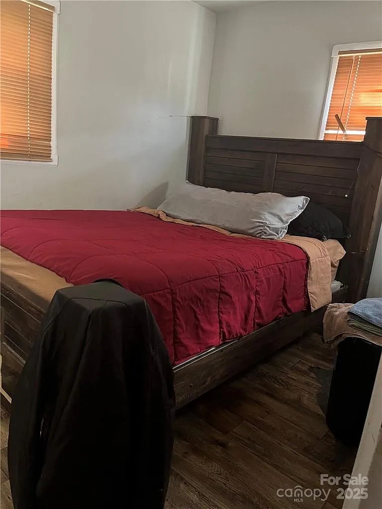 3 bed, 1000 sqft, $1,100 — Photo 4