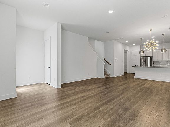 5th image of 2821 Stanley Ave