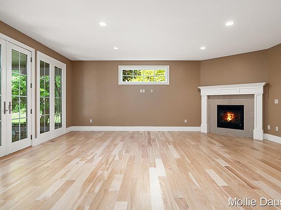 5th image of 7150 Armadale Ct NE