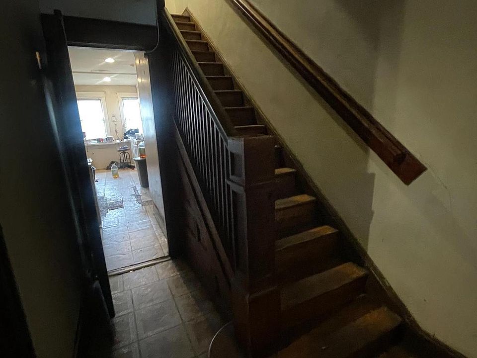 2nd image of 19 Girard St NE
