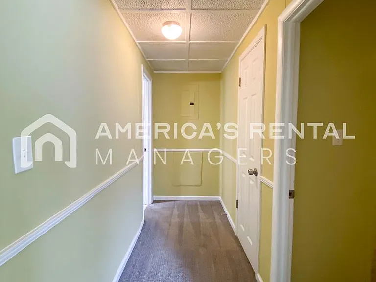 1701 Berkley Avenue — Photo 30