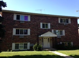 869 Jefferson Ave APT 1, Elgin, IL 60120