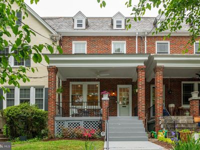 2442 39th St NW, Washington, DC, 20007