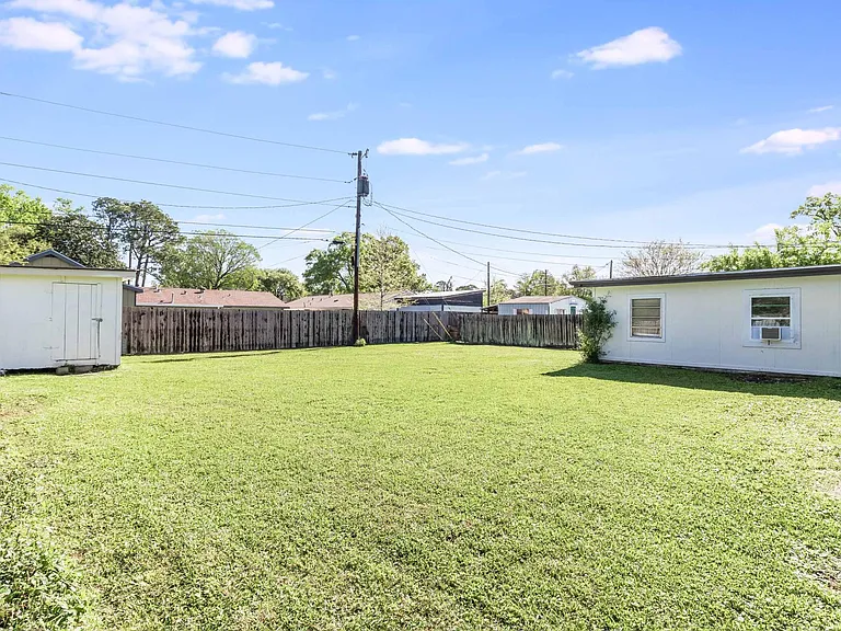 611 Dutton Dr #1 — Photo 3