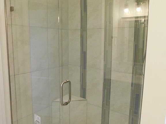 5th image of 639 River North Drive