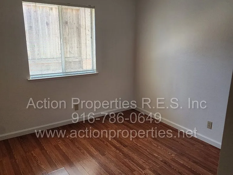 1417 Hurlston Way — Photo 35