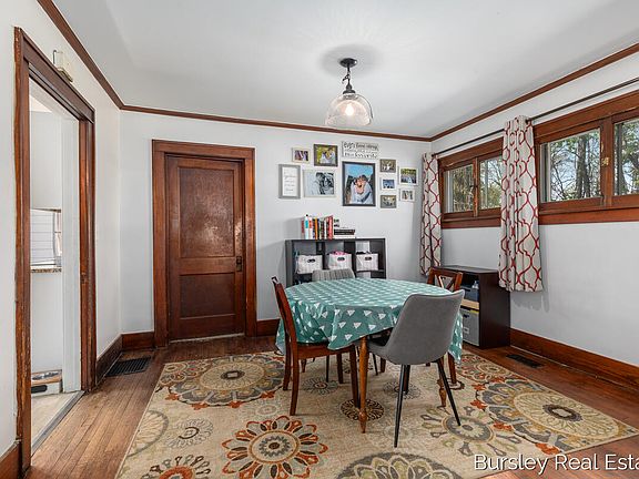 5th image of 447 E Lincoln Ave