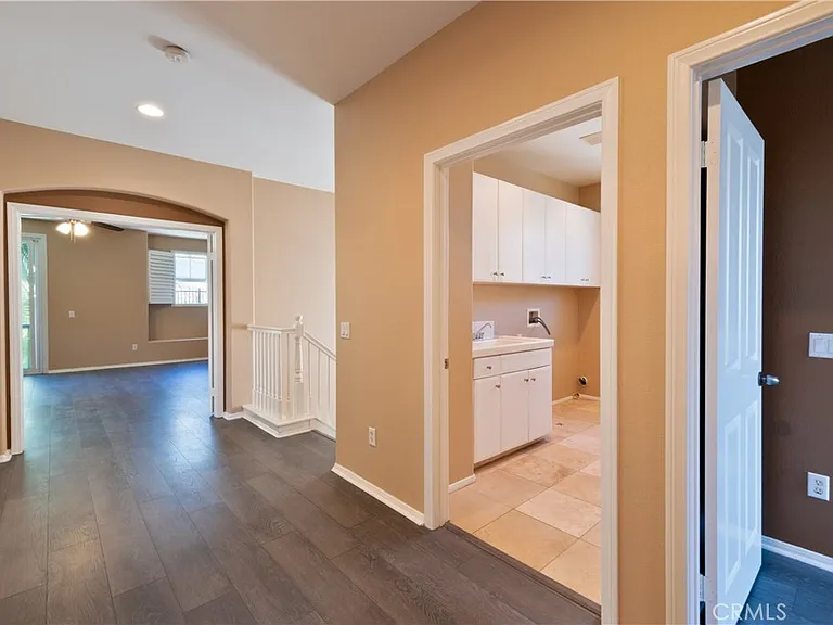 3513 W Hughes Ln — Photo 31