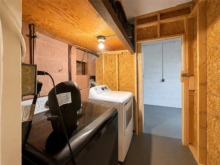 31 Foster St — Photo 14