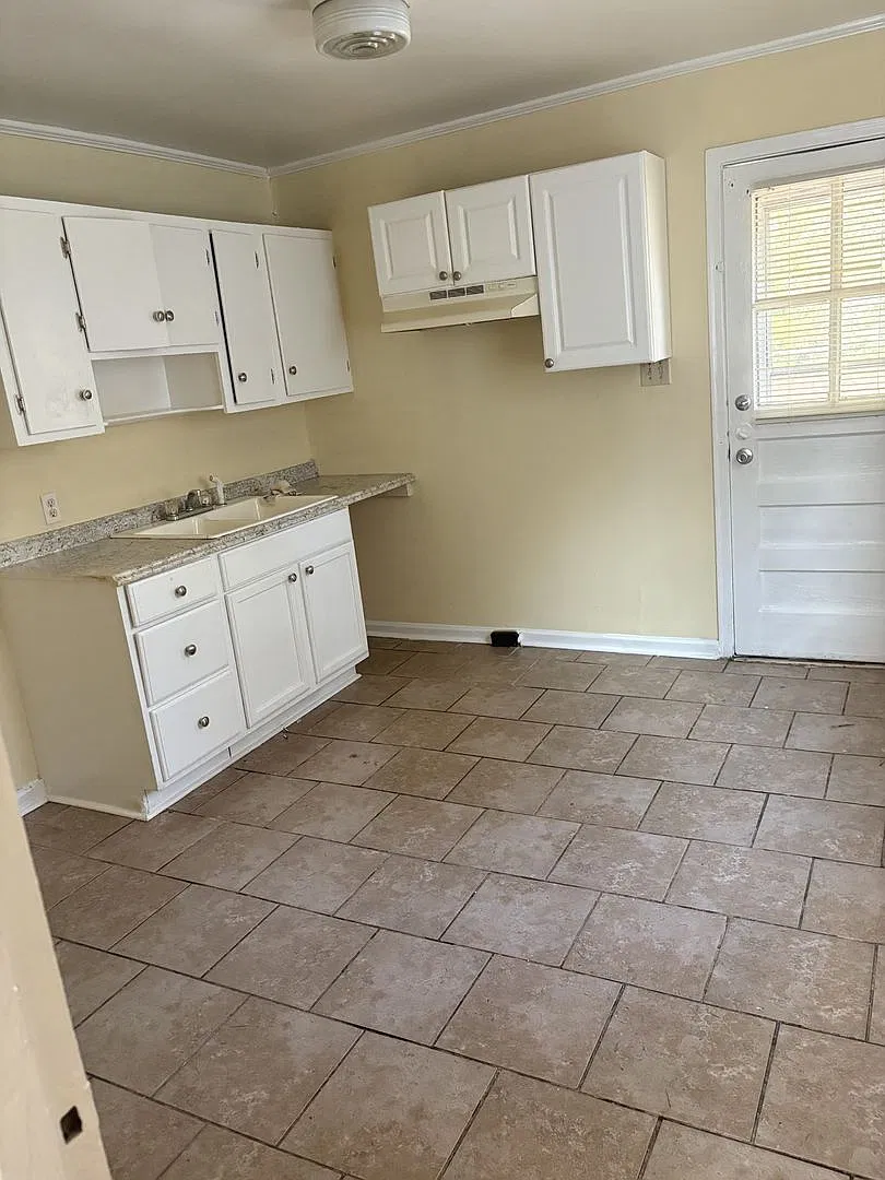704 Candlewood Dr. — Photo 1